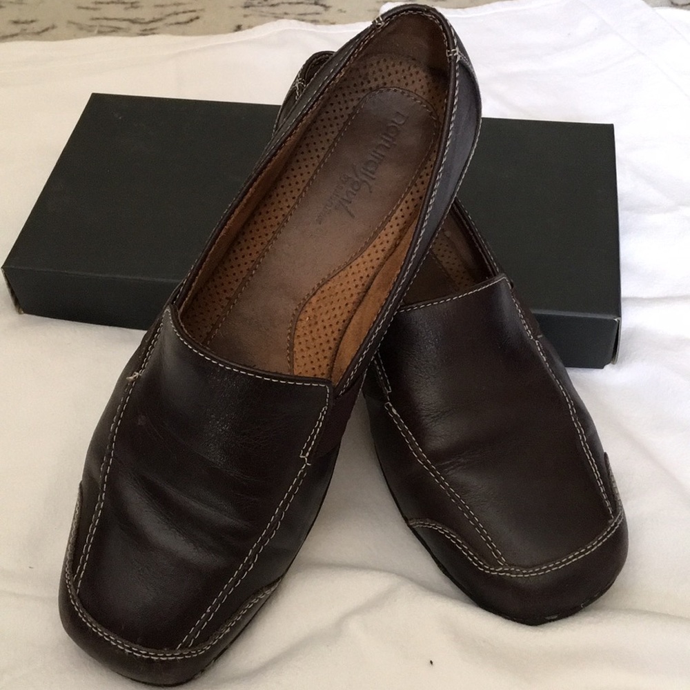 Liz Claiborne shoes. Very comfy.